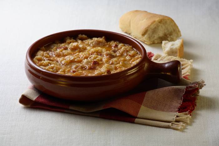 Sopa de Ajo con Chorizo