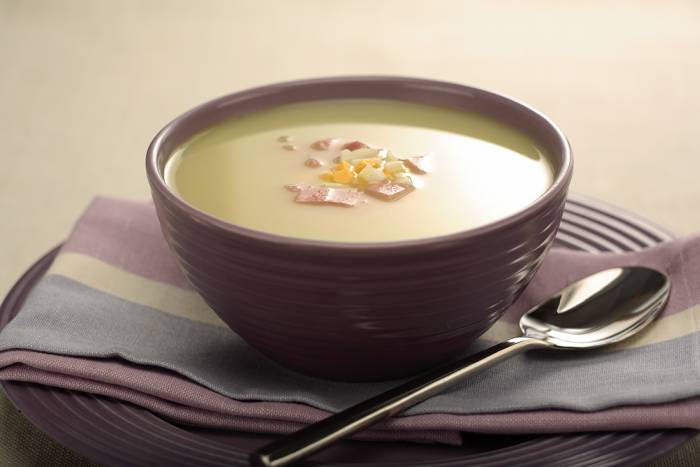 Caldo de jamón con huevo
