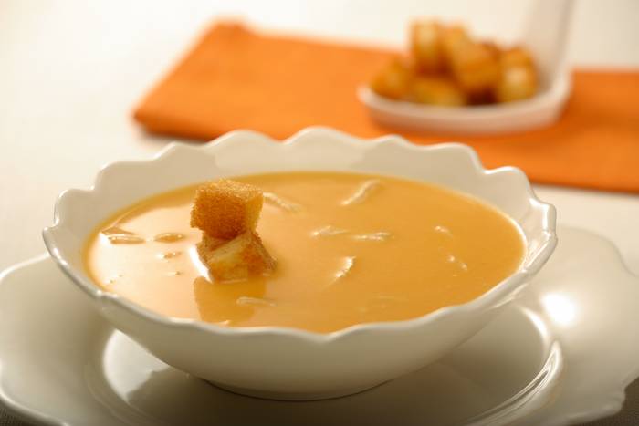 Sopa de pollo a la reina