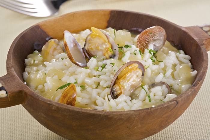 Arroz blanco con salsa de almejas