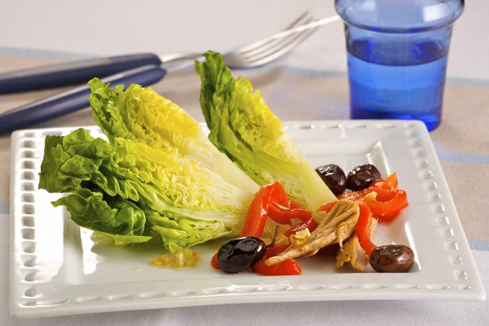 Cogollos de tudela con atún