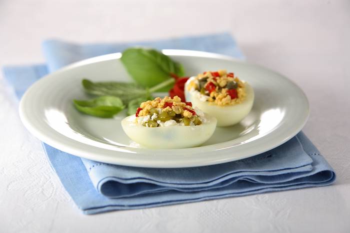 Huevos rellenos en salsa