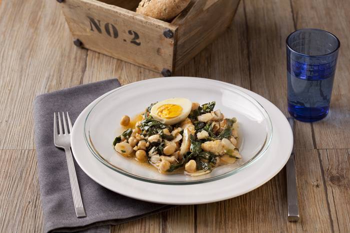 Garbanzos con bacalao y espinacas