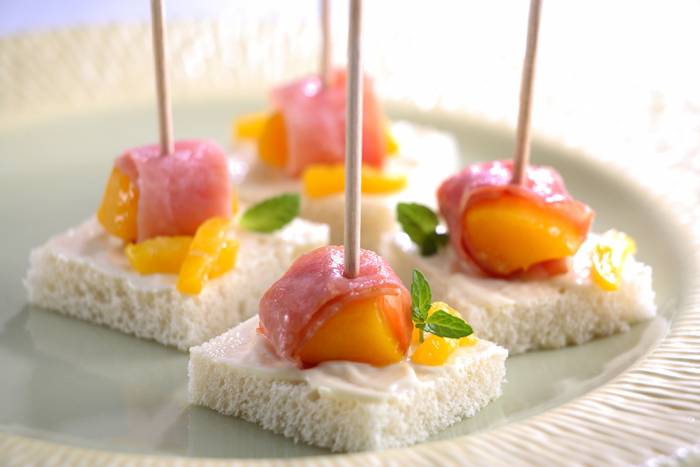 Montadito JAMÓN DE YORK CON MELOCOTÓN EN ALMÍBAR