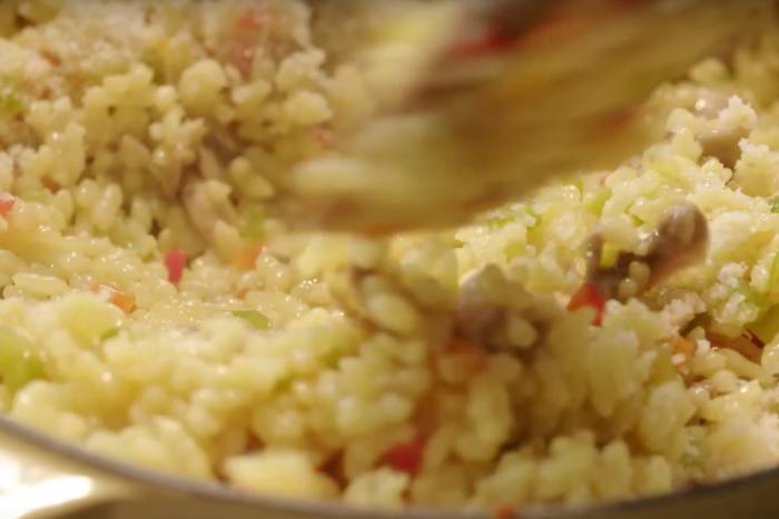 Arroz con verduras y champiñones