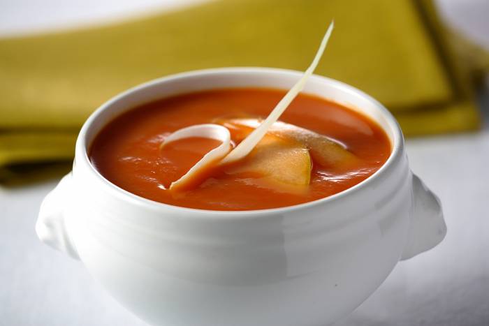 Sopa de tomate y calabaza