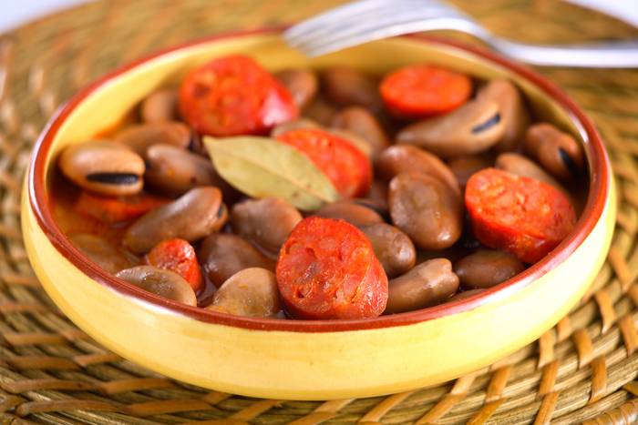 Guiso de habas (michirones)