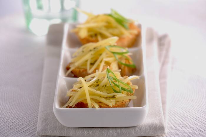 Canapés de queso a la mostaza