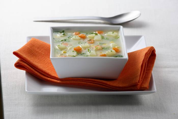 Sopa de verduras con maíz