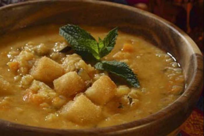 Sopa de lentejas amarillas