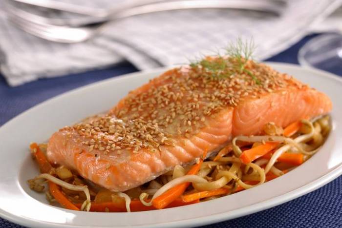 Salmón con sésamo y soja