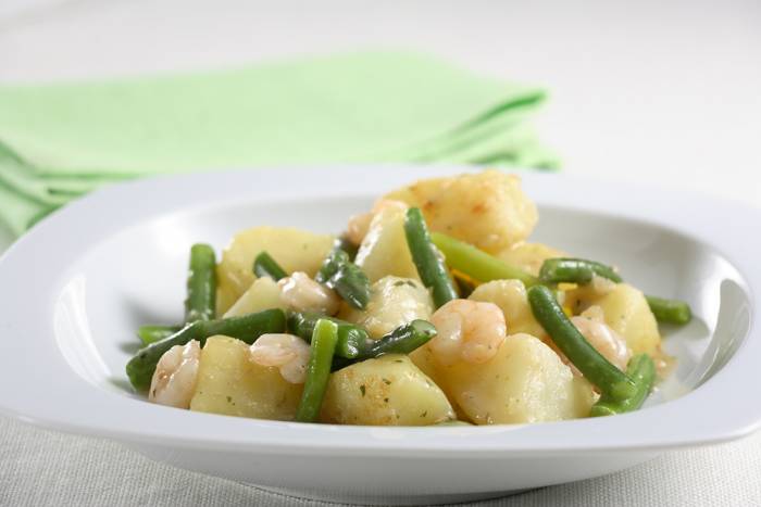 Patatas con esparragos en salsa