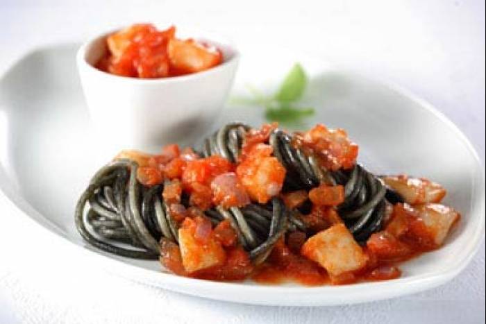 Tallarines marea negra