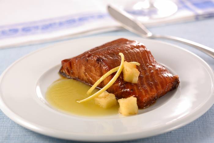 Salmón con manzanas