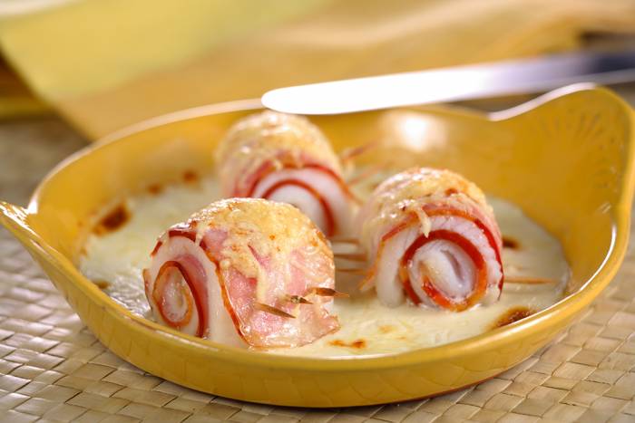 Rollitos de pescado blanco y beicon