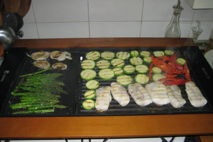 Pescado a la plancha con parrillada de verduras