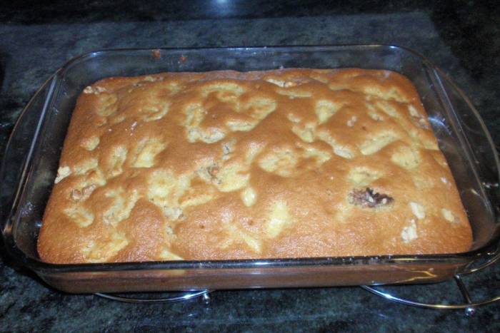 Bizcocho de yogur con manzana y nueces