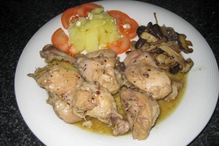 Pollo en salsa a las finas hierbas