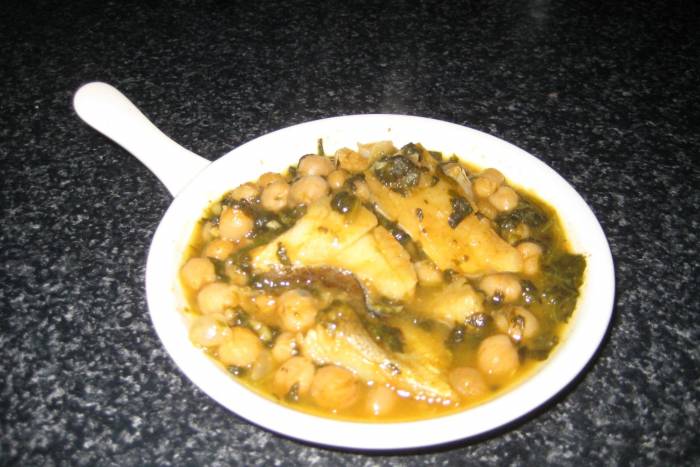 Potaje de garbanzos con espinacas y bacalao
