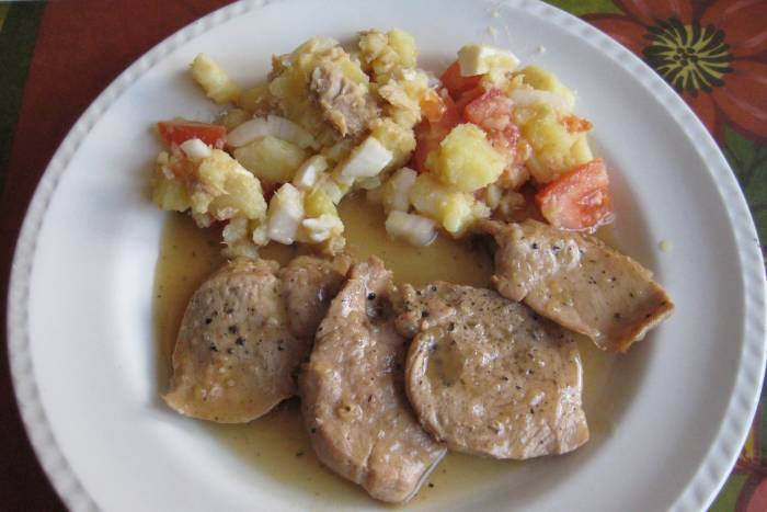 Solomillo de cerdo al ajillo