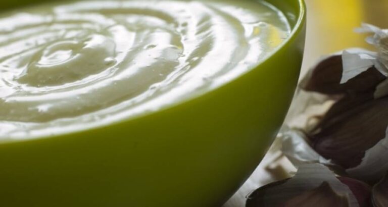 Para elaborar una mayonesa con éxito con la batidora.