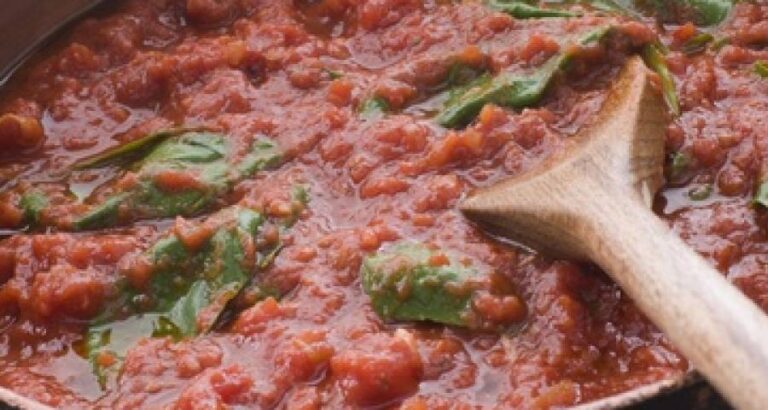 Sofrito con tomate en su punto