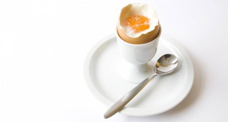 Cocer un huevo duro sin que la cáscara se rompa