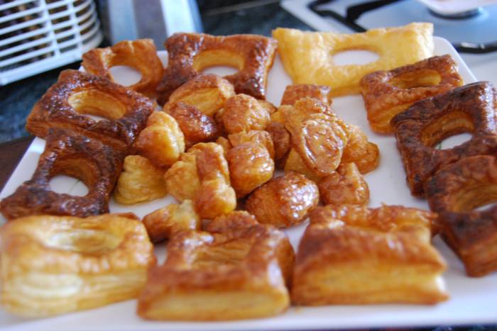 Cuadraditos de hojaldre con almibar