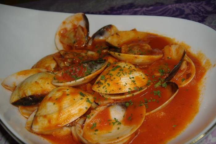 Almejas en salsa de tomate
