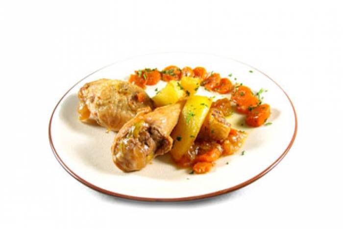 Muslitos de pollo con sala de cebolla y zanahoria