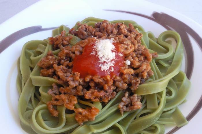 Nidos de espinaca con carne picada