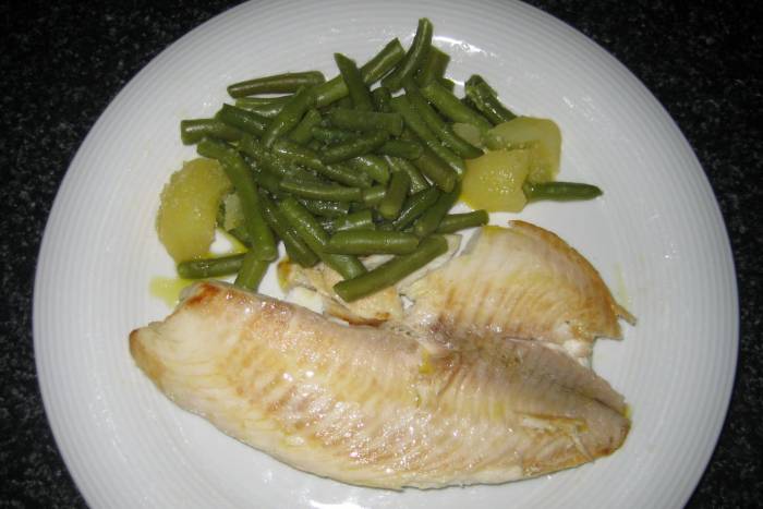 Filete de dorada a la plancha con verdura hervida