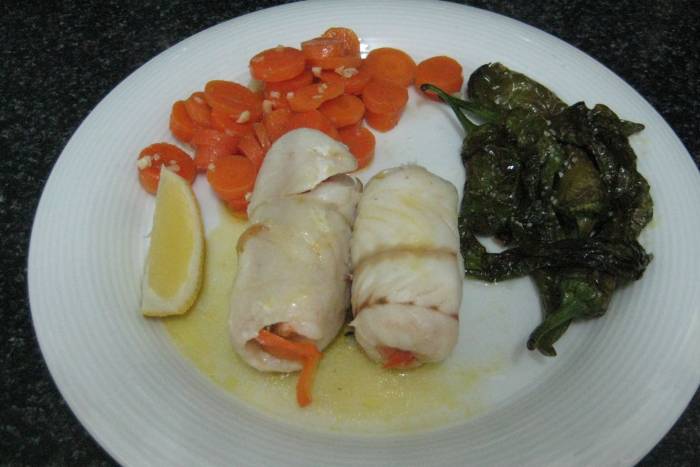 Rollitos de merluza rellenos
