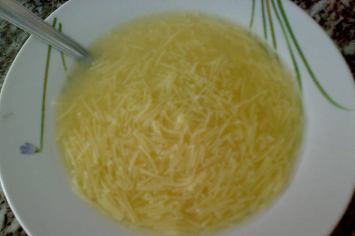 rica sopita de fideos Gallina Blanca