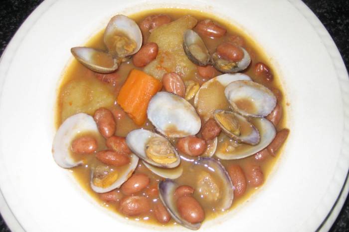 Judias pintas con almejas