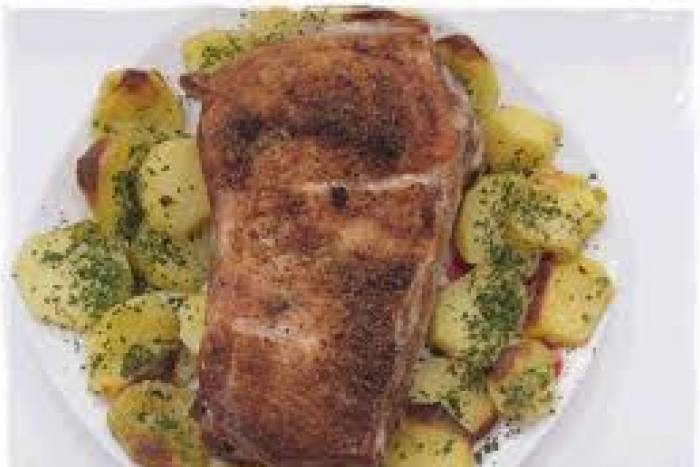 Costillar de cerdo asado con patatas al microondas