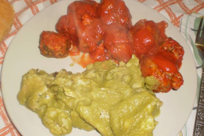 Filetes de merluza en salsa verde de guisantes microondas