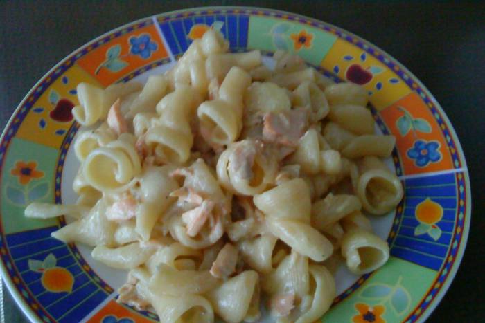 Sconcigli con salsa de salmón al curry