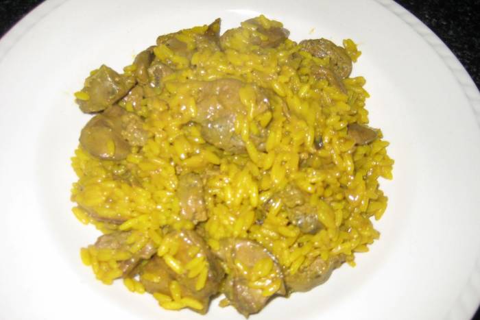 Arroz con higaditos de pollo