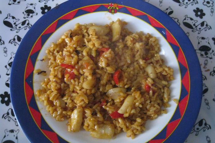 Paella de arroz con sepia