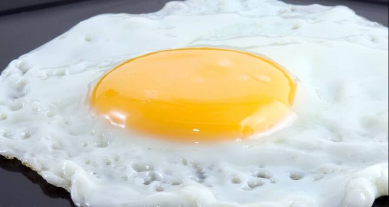 Cómo conseguir un huevo frito esponjoso