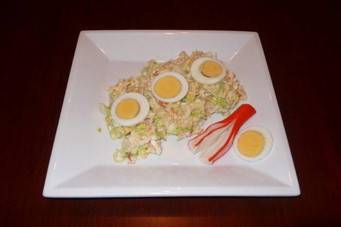 Ensalada de palitos de cangrejo al estilo chao