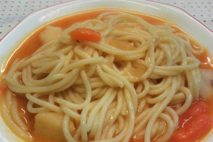 Sopa de espaguetis