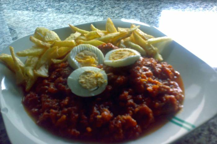 Carrillada con tomate y patatas fritas para riberaalbuera