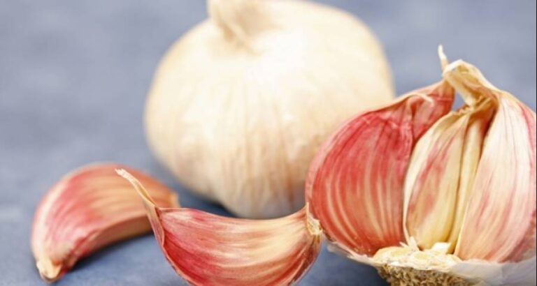 ¿cómo eliminar el olor a ajo de las manos?