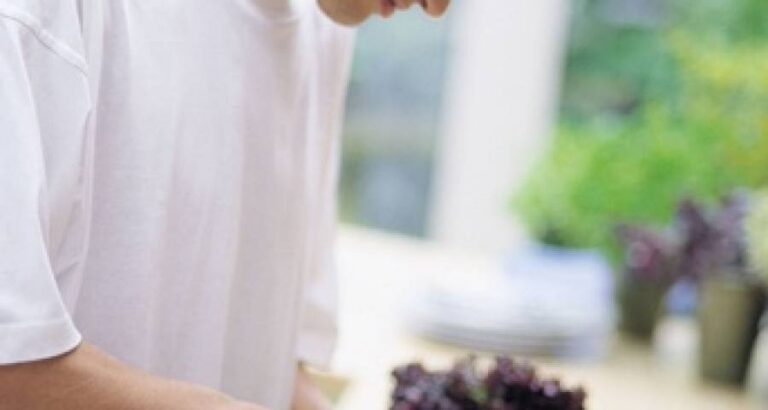 ¿cómo guardar las ensaladas limpias y cortadas más tiempo en el frigorífico?