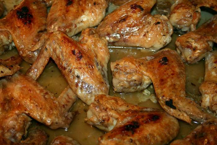 Alitas al horno con esencia de tomillo y romero