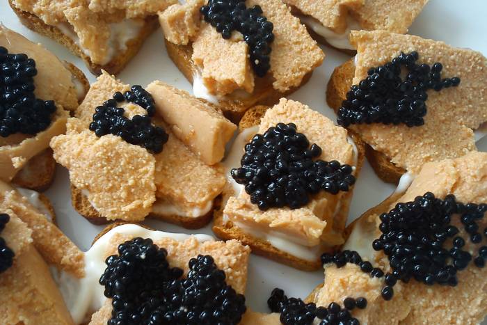 Huevas prensadas de bacalao para lottorosae