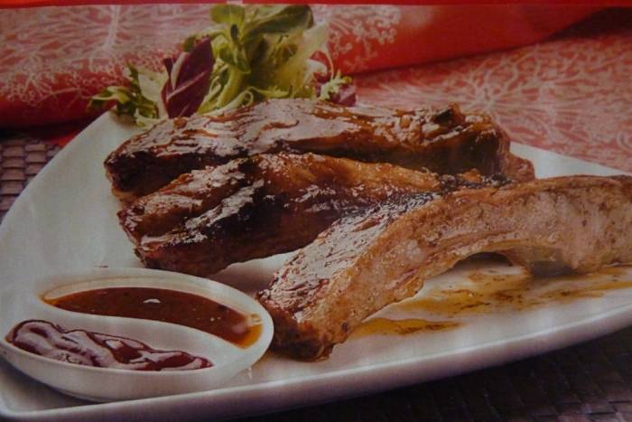 Costillas asadas al ketchup para peguero
