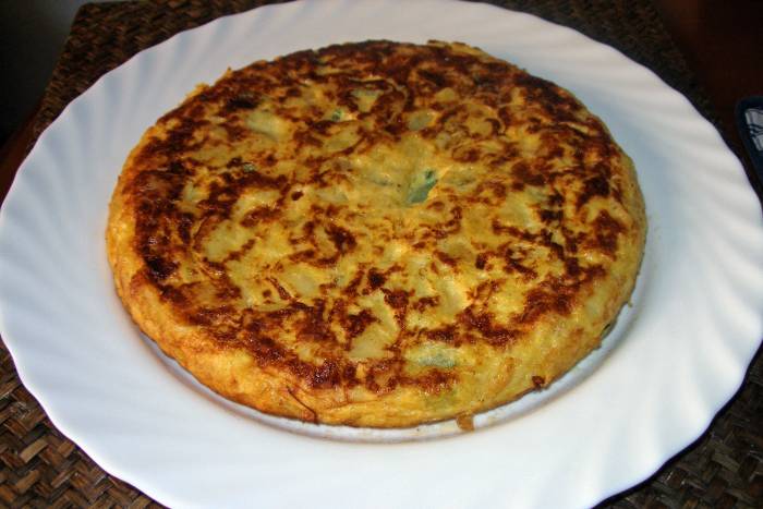 Tortilla de patata, cebolla y calabacín